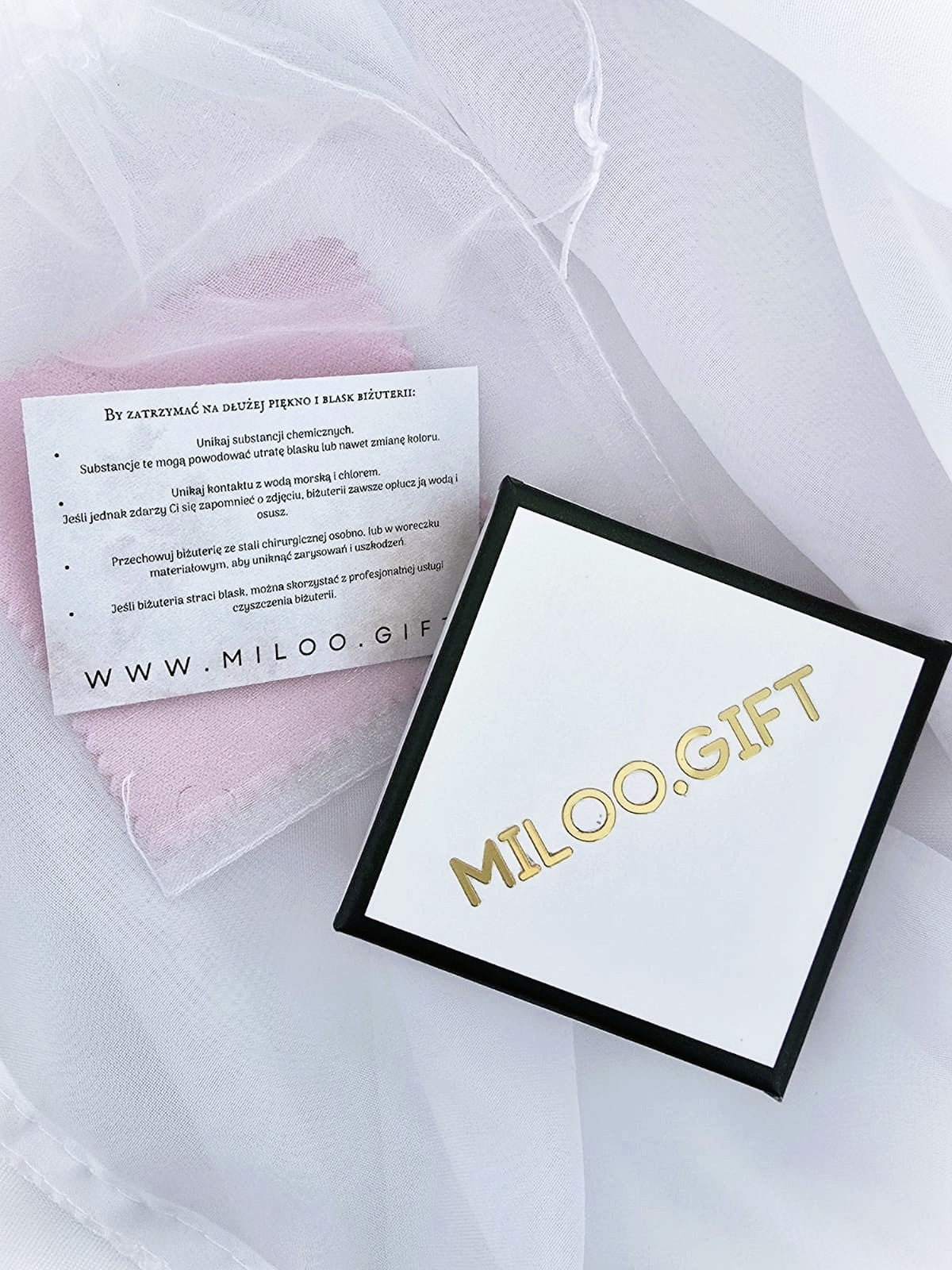 Bransoletka- "Nie martw się, z daleka nadal wyglądasz na 18!"