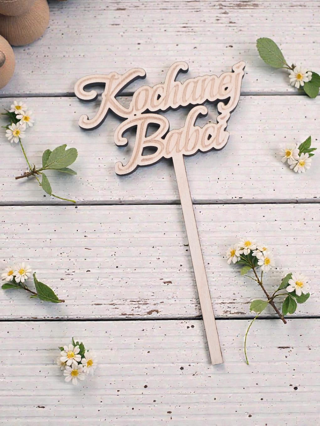 Topper drewniany „Kochanej Babci” ze sklejki 13 cm – dekoracja na Dzień Babci