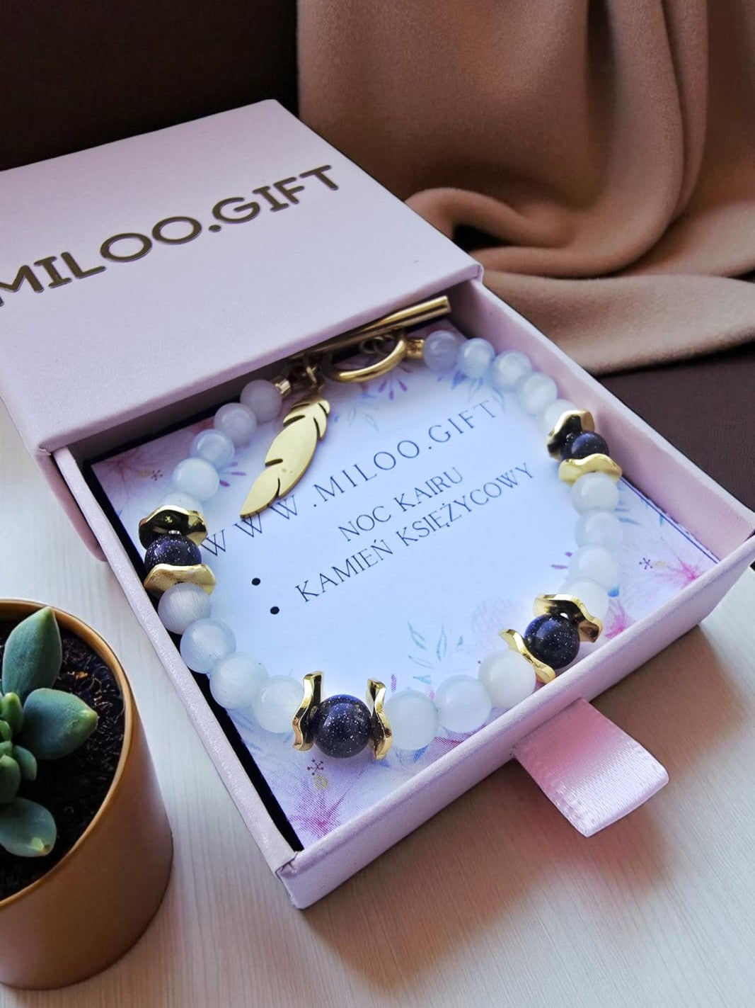 Bransoletka z kamieniem księżycowym i Nocą Kairu - Talizman miłości i spokoju ducha