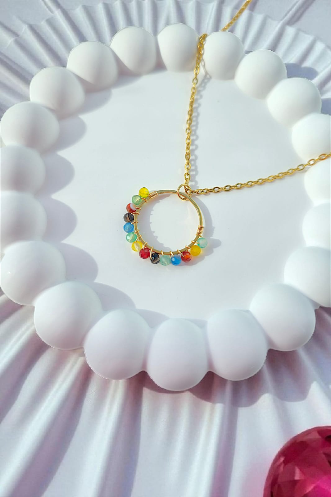 Naszyjnik pozłacany z kolorowym agatem – koło życia