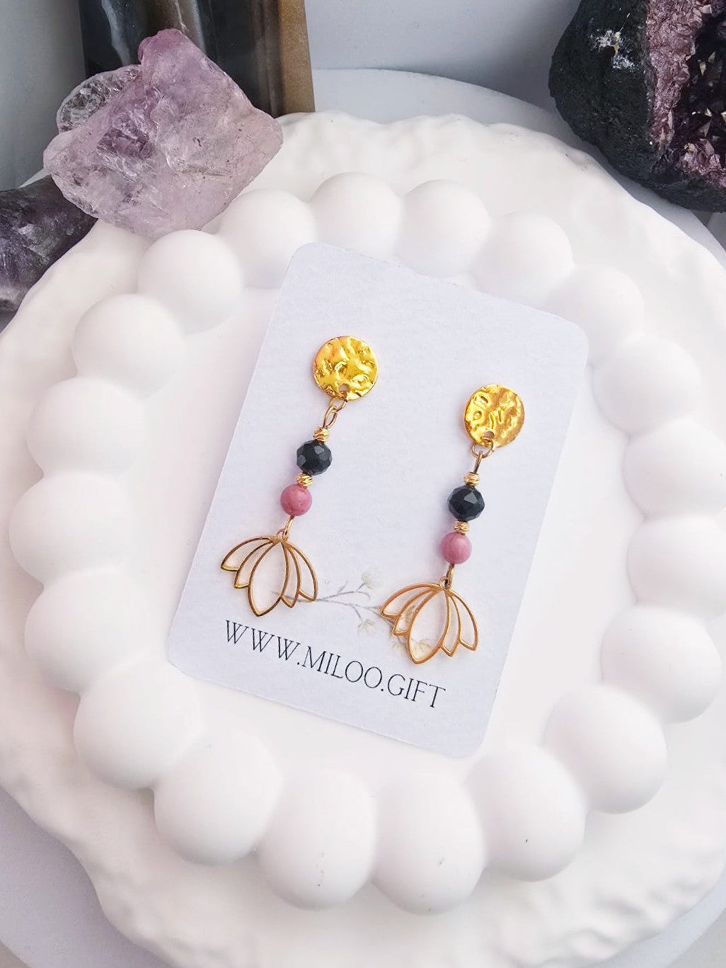 Kolczyki z rodonitem i czarnym turmalinem z zawieszką "kwiat lotosu"